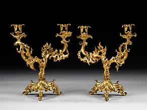 Detail images:  Selten feines Paar feuervergoldeter Bronzeleuchter