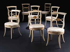 Detailabbildung:  Satz von acht klassizistischen Stühlen