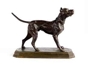 Detailabbildung:  Bronzefigur eines Jagdhundes