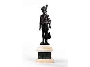 Detailabbildung:  Bronzefigur eines Soldaten der Napoleonischen Kriege
