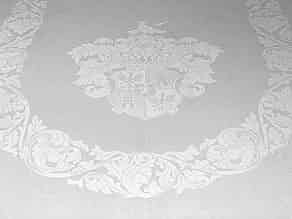 Detail images:  Großes Tafeltuch mit Wappen der Grafen von Ballestrem