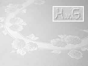 Detailabbildung:  Tafeltuch mit einem Hortensienblütenoval