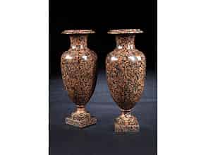 Detailabbildung:  Paar große Porphyr-Vasen