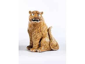 Detailabbildung:  Japanische Keramikfigur eines sitzenden Tigers
