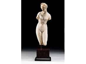 Detailabbildung:  Marmorfigur einer Aphrodite