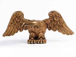 Detailabbildung:  Vergoldete Schnitzfigur eines Adlers