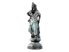 Detailabbildung:  Bronzefigur einer Dame in spanischer Tracht