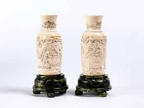 Detailabbildung:  Vasenpaar in Elfenbein auf Jadesockeln