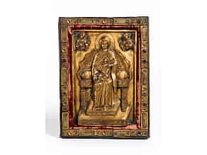 Detailabbildung:  Seltene Relieftafel mit Darstellung einer thronenden Madonna mit dem segnenden Jesuskind
