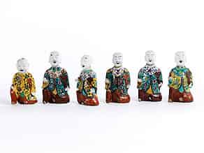 Detailabbildung:  Gruppe von sechs Porzellanfiguren