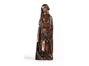 Detailabbildung:  Relief-Schnitzfigur einer weiblichen Heiligen