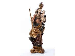 Detailabbildung:  Schnitzfigur einer Madonna mit dem Jesuskind