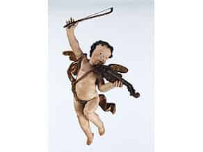 Detailabbildung:  Schnitzfigur eines schwebenden Engels mit Violine
