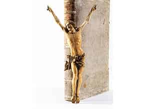 Detailabbildung:  Elfenbeinschnitzfigur eines Christuscorpus
