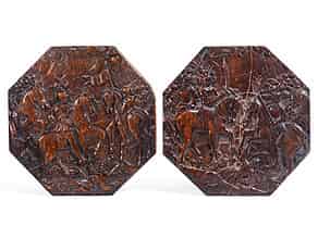 Detail images:  Paar in Holz geschnitzte Reliefplatten