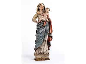Detailabbildung:  Schnitzfigur einer Madonna mit dem Kind