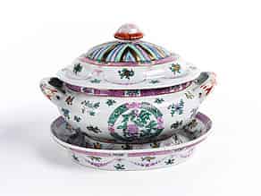 Detailabbildung:  Große chinesische Porzellan-Deckelterrine mit ovaler Schale