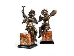 Detailabbildung:  Paar Engelsputten in Bronze mit religiösen Attributen