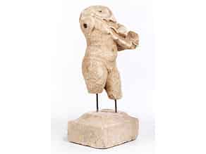 Detail images:  Antike Marmorfigur eines nackten Knaben