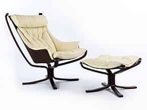 Detailabbildung:  Moderner Sessel mit Fußbank im Design des 20. Jahrhunderts der Edition „Frau 