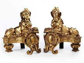 Detailabbildung:  Paar äußerst elegante Kaminböcke in feuervergoldeter Bronze