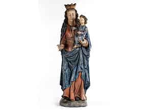 Detailabbildung:  Schnitzfigur einer Madonna mit Kind