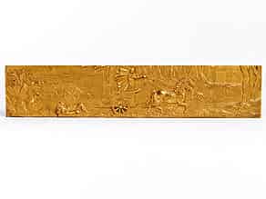 Detailabbildung:  Vergoldete Reliefplatte mit antiker Kampfdarstellung