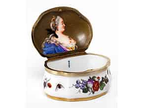 Detailabbildung:  Porzellan-Tabatière mit Portrait der Zarin Katharina II