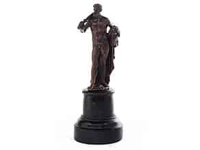 Detail images:  Kleine Bronzestatue eines Herkules