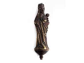 Detail images:  Kleine Bronze-Hochrelieffigur einer Madonna mit Kind