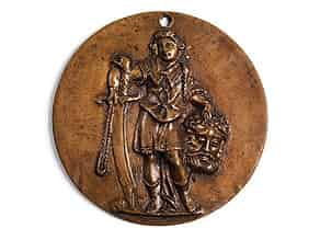 Detailabbildung:  Bronzeplakette, David das Haupt Goliaths haltend