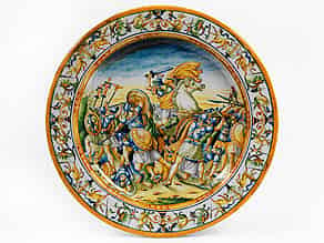 Detail images:  Große Majolika-Platte mit antiker Schlachtendarstellung