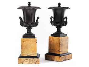 Detail images:  Paar dekorative Kamin-Vasen in Bronze und Marmor