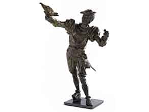 Detail images:  Bronzefigur eines jungen Falkners