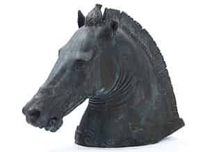 Detailabbildung:  Imposanter, lebensgroßer Pferdekopf in Bronze