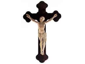 Detailabbildung:  Monumentaler Elfenbeincorpus des Jesus Christus am Kreuz
