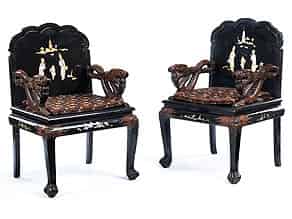 Detailabbildung:  Paar chinesische Sessel mit Lackmalerei und Perlmutt-Intarsien