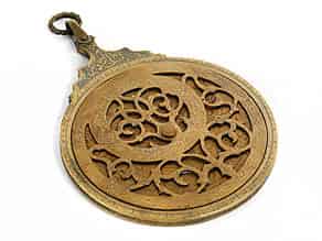 Detailabbildung:  Islamisches Astrolabium in Messing