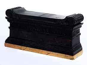Detailabbildung:  Seltenes Tisch-Denkmal des römischen Sarkophags von Lucius Cornelius Scipio Barbartus, 298 v. Chr. römischer Konsul