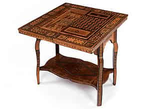 Detailabbildung:  Spieltisch im orientalisierenden Stil