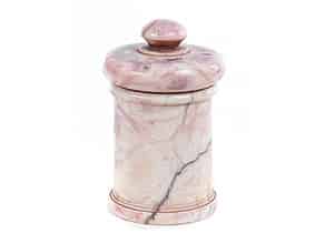 Detailabbildung:  Apothekengefäß in rosafarbenem Alabaster