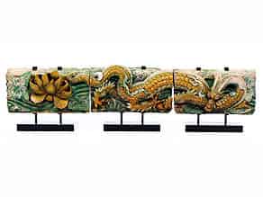 Detail images:  Drei Teile eines chinesischen Keramik-Frieses