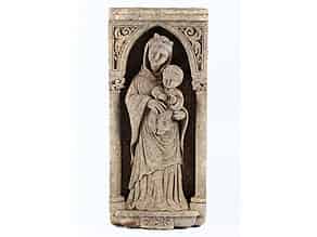 Detail images:  Andachtsbild einer stehenden Madonna mit Kind in Stein