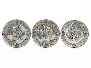 Detail images:  Drei chinesische Porzellan-Bildteller