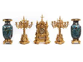 Detailabbildung:  Kaminuhr-Garnitur in feuervergoldeter Bronze im Renaissance-Stil