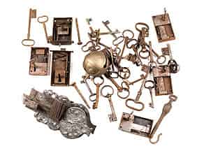 Detail images:  Konvolut von mehreren Türschlössern mit Schlüsseln