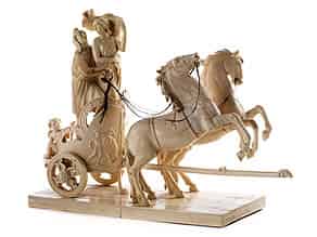 Detailabbildung:  Große Elfenbeinschnitzgruppe einer von zwei Pferden gezogenen Biga mit mythologischen Gestalten von Paris und Helena