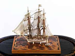 Detailabbildung:  Miniatur-Schiffsmodell in Elfenbein