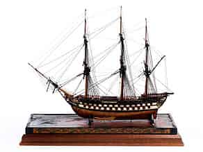 Detailabbildung:  Modell-Segelschiff im Glaskasten