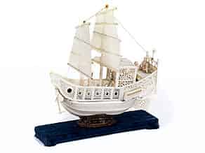 Detailabbildung:  Modellschiff in Elfenbein